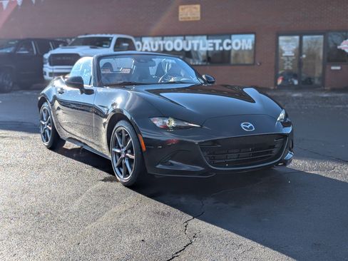 Used 2021 MAZDA MX-5 Miata Grand Touring image 17