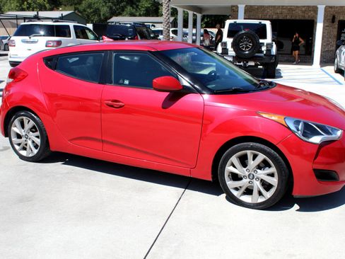Used 2016 Hyundai Veloster image 14