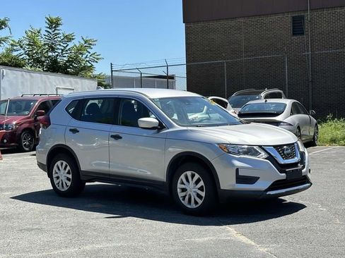 Used 2019 Nissan Rogue S image 3
