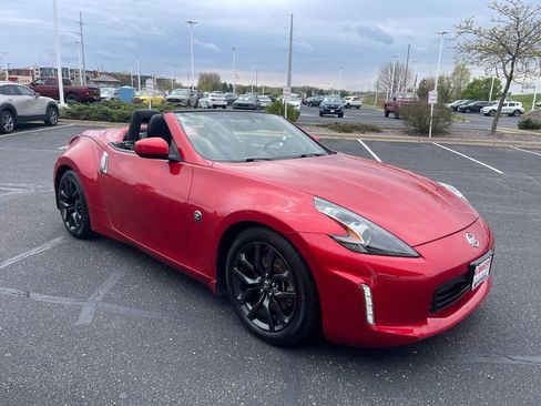 Used 2019 Nissan 370Z Touring RWD image 2