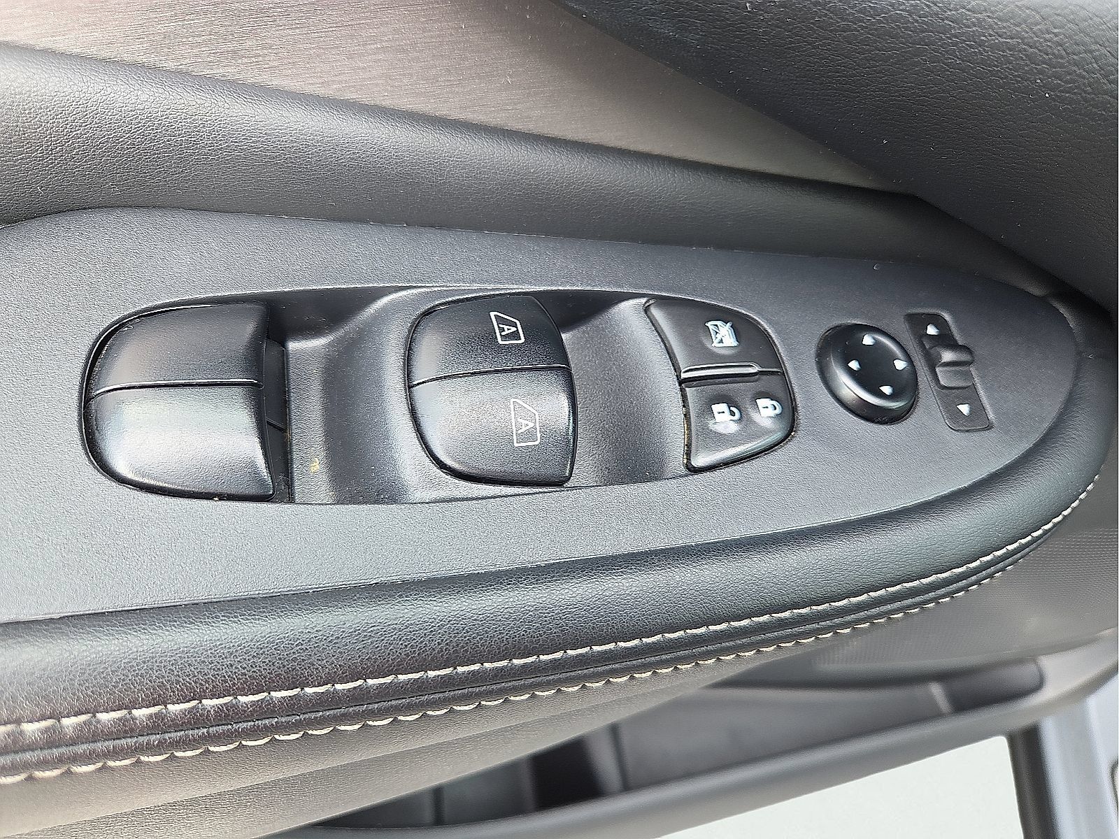 Used 2024 Nissan Murano SV w/ SV Midnight Edition Package AWD/4WD image 15