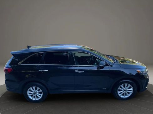 Used 2019 Kia Sorento LX w/ LX Convenience Package image 12
