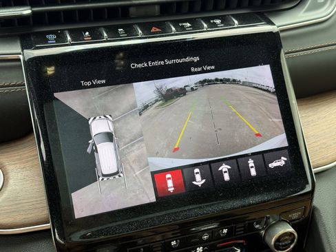 Used 2022 Jeep Grand Cherokee Summit w/ Luxury Tech Group V image 21