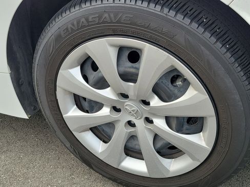 Used 2021 Toyota Corolla LE image 5