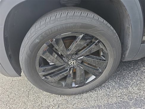 Used 2023 Volkswagen Atlas Cross Sport SE w/ Black Wheel Package image 3