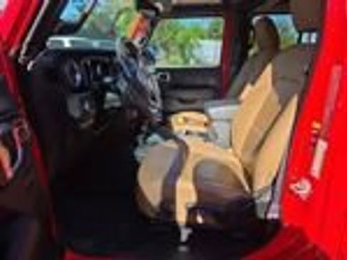 Used 2022 Jeep Wrangler Unlimited Sahara w/ Cold Weather Group AWD/4WD image 17
