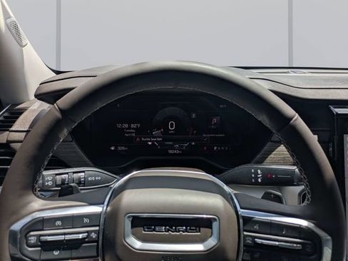 Used 2025 GMC Acadia Denali FWD image 30