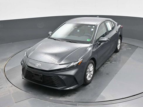 Used 2025 Toyota Camry LE w/ Convenience Package image 24