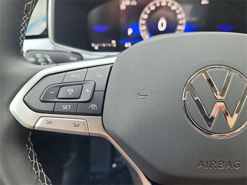New 2025 Volkswagen Taos SE image 11