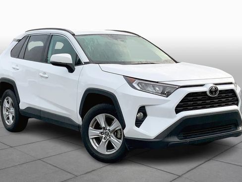 Used 2021 Toyota RAV4 XLE FWD image 3