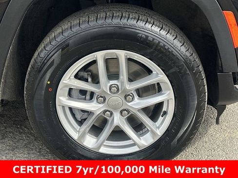 Certified 2022 Jeep Grand Cherokee L Laredo w/ Luxury Tech Group I AWD/4WD image 8