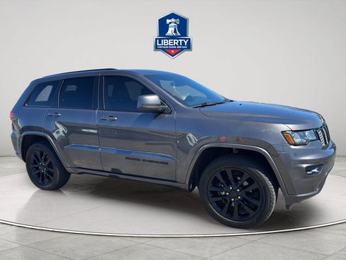 Certified 2018 Jeep Grand Cherokee Altitude AWD/4WD image 14