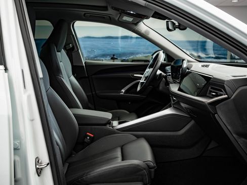 Certified 2025 Audi Q5 2.0T Premium Plus w/ Premium Plus image 25