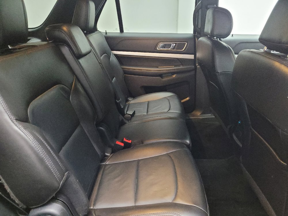 Used 2017 Ford Explorer XLT w/ Equipment Group 202A AWD/4WD image 21