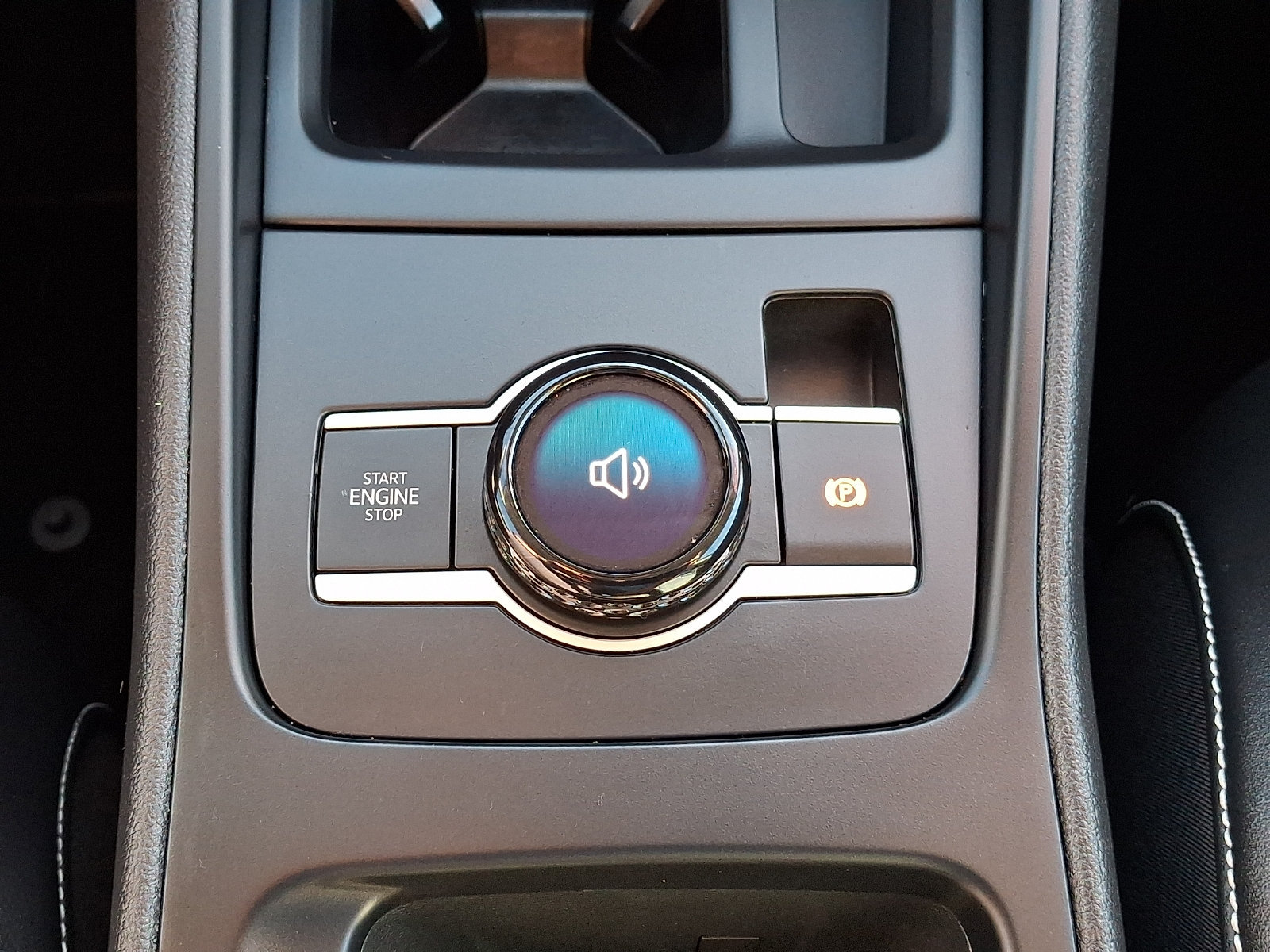 Used 2025 Volkswagen Tiguan SE AWD/4WD image 16