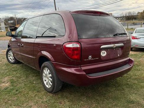 Used 2002 Chrysler Town & Country LX image 5