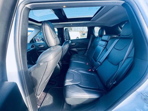 Used 2019 Jeep Cherokee Limited AWD/4WD image 13