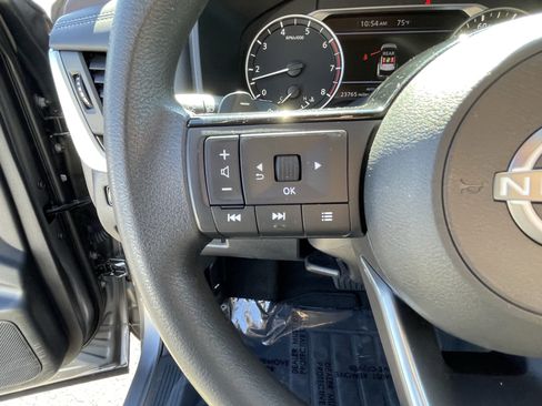 Used 2023 Nissan Rogue SV AWD/4WD image 18