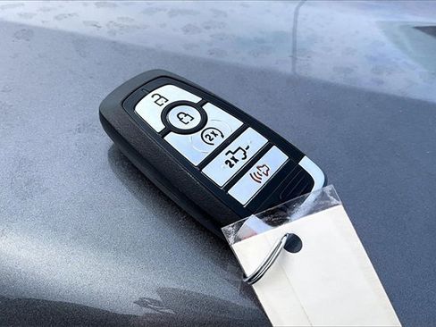 Used 2022 Ford F150 Lariat w/ Equipment Group 502A High image 10