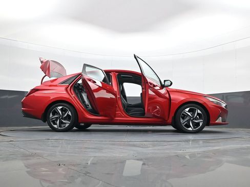 Certified 2023 Hyundai Elantra Limited image 33