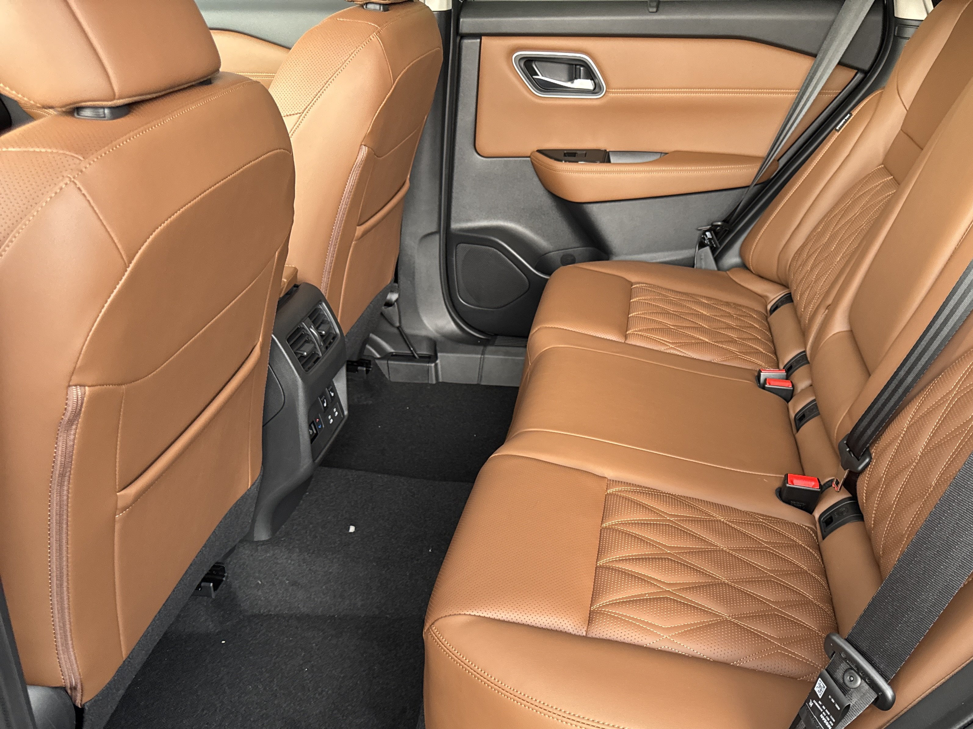 New 2026 Nissan Rogue Platinum w/ Platinum Premium Package AWD/4WD image 13