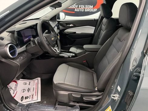 New 2026 Chevrolet Trax LT w/ LT Convenience Package FWD image 9