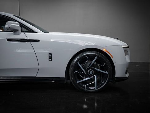 Used 2025 Rolls-Royce Spectre Black Badge w/ Spectre Enhancement Package image 21