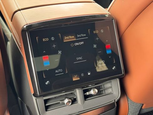 New 2027 Cadillac Vistiq Luxury w/ LPO, Floor Liner Package AWD/4WD image 24