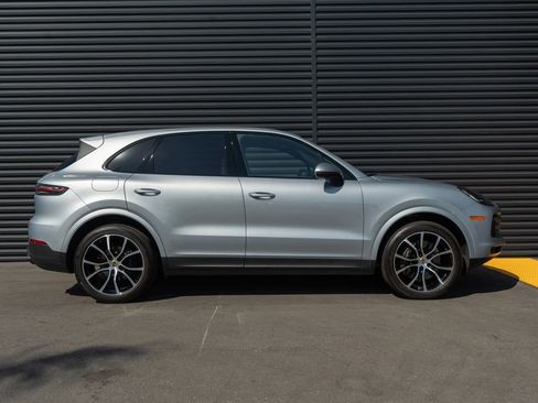 Used 2023 Porsche Cayenne AWD/4WD image 8