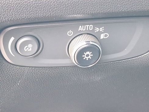 Certified 2023 Chevrolet Traverse LS image 36