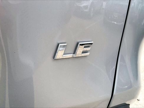 Used 2022 Toyota RAV4 LE image 9