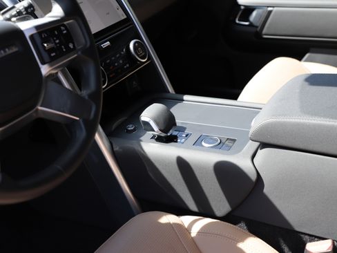 Certified 2025 Land Rover Discovery Dynamic SE AWD/4WD image 22