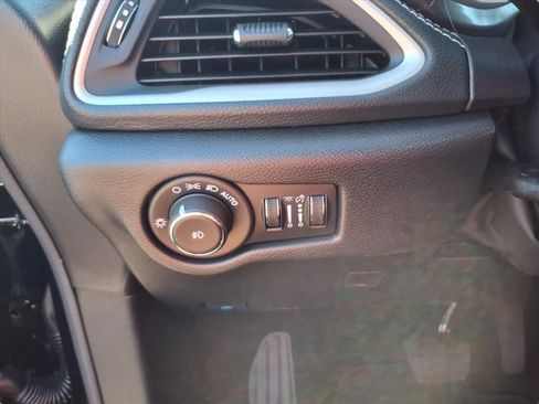 New 2026 Chrysler Pacifica Select image 12