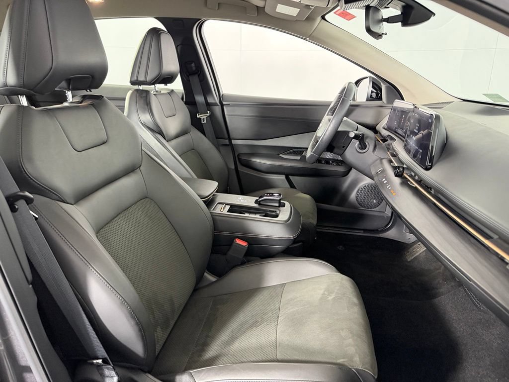 Used 2024 Nissan Ariya AWD image 30