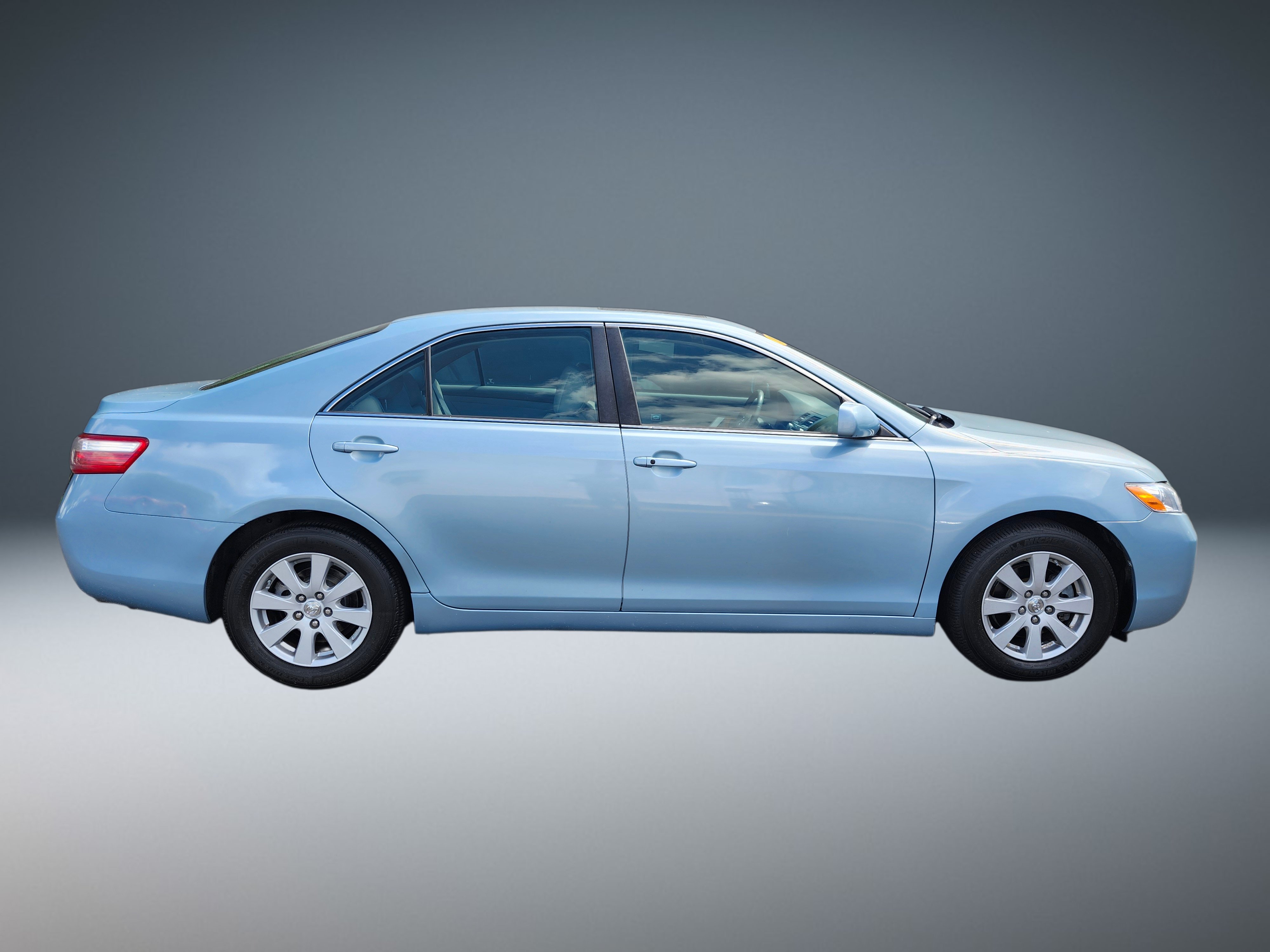 Used 2007 Toyota Camry XLE FWD image 2