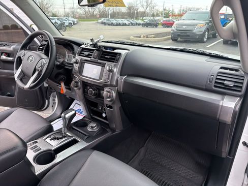 Used 2018 Toyota 4Runner SR5 Premium image 30