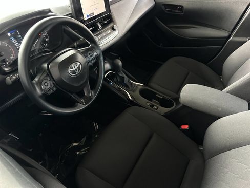Used 2025 Toyota Corolla LE FWD image 9