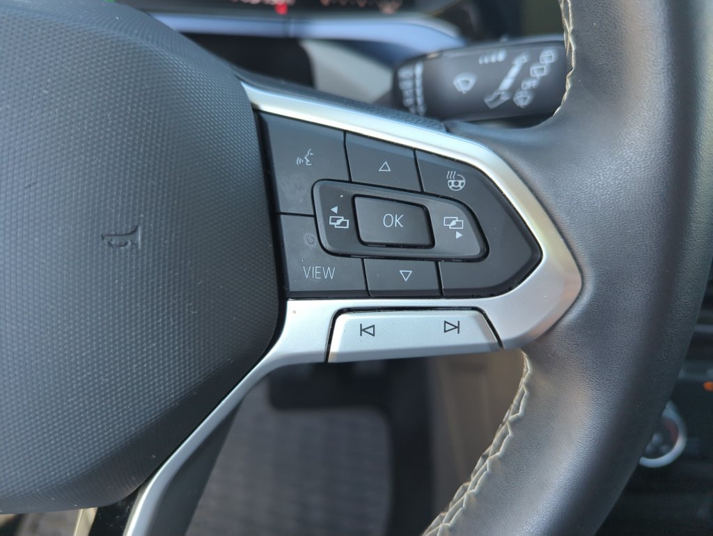 Certified 2023 Volkswagen Taos SE FWD image 23