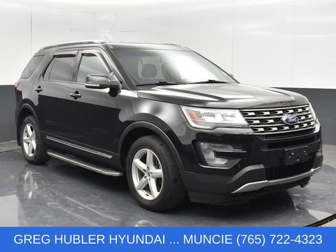 Used 2017 Ford Explorer XLT w/ Equipment Group 202A AWD/4WD image 4