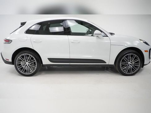 Certified 2025 Porsche Macan image 11