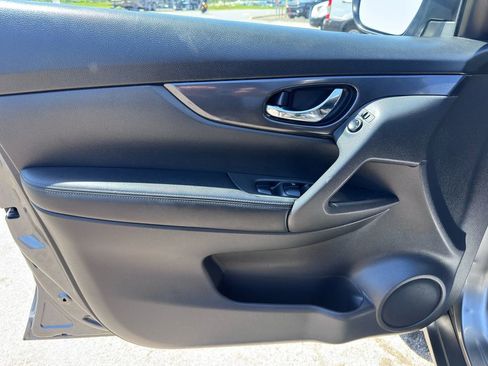 Used 2020 Nissan Rogue S w/ Special Edition Package AWD/4WD image 10