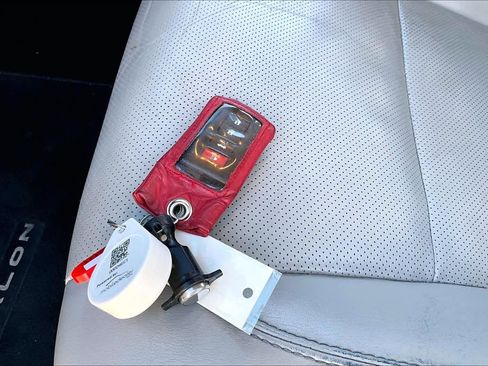 Used 2017 Toyota Avalon Limited image 13