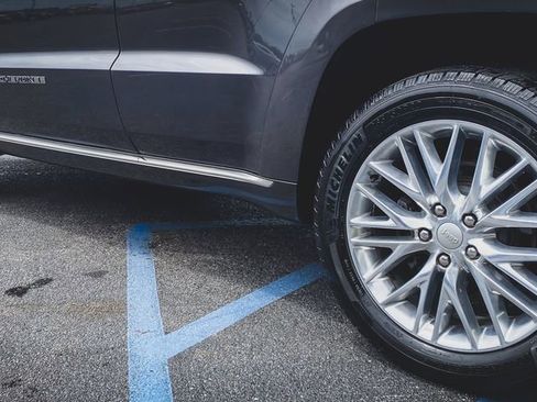 Used 2018 Jeep Grand Cherokee Summit AWD/4WD image 7