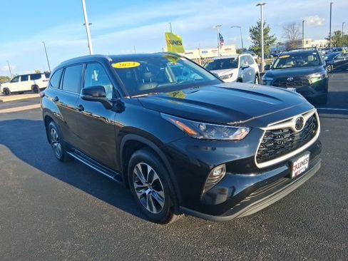 Used 2024 Toyota Highlander XLE AWD/4WD image 6