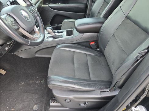 Used 2021 Jeep Grand Cherokee Laredo X image 22