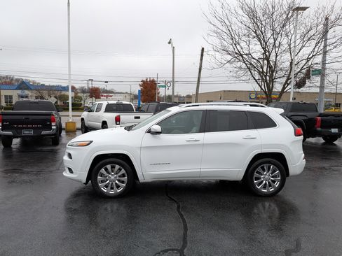 Used 2018 Jeep Cherokee Overland w/ Technology Group image 5
