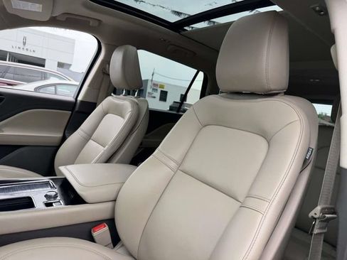 Used 2023 Lincoln Aviator AWD w/ Premium Package image 11