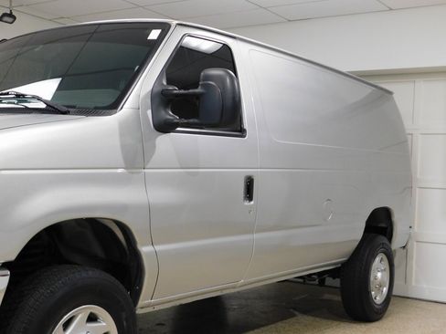 Used 2014 Ford E-250 and Econoline 250 w/ Power Group image 21