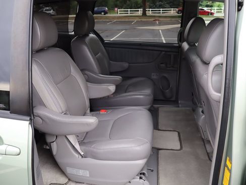 Used 2009 Toyota Sienna XLE FWD image 23