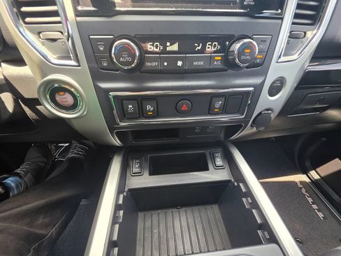 Used 2021 Nissan Titan SV w/ SV Convenience Package RWD image 20